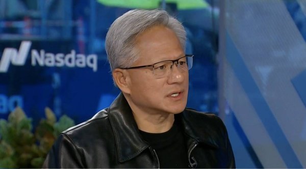 宜人配资 黄仁勋谈中美AI竞争：中国在这些方面遥遥领先